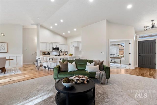 1701 W Puzzle Creek Ct, Meridian, ID 83646