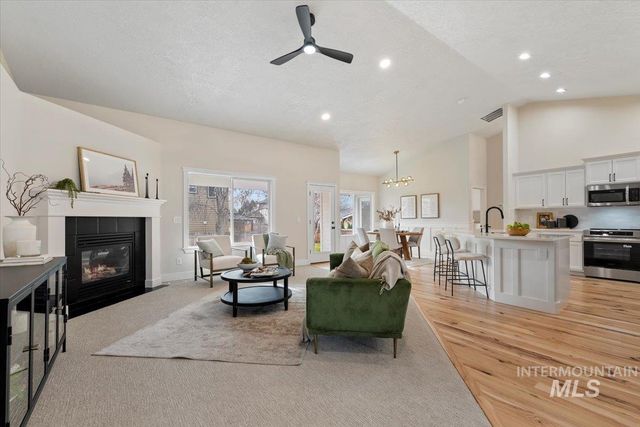 1701 W Puzzle Creek Ct, Meridian, ID 83646