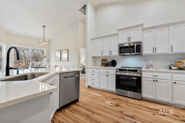 1701 W Puzzle Creek Ct, Meridian, ID 83646