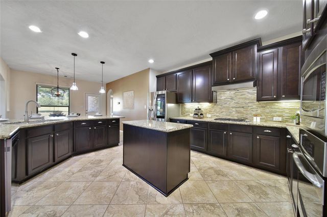25003 Waterstone Estates Circle N, Tomball, TX 77375