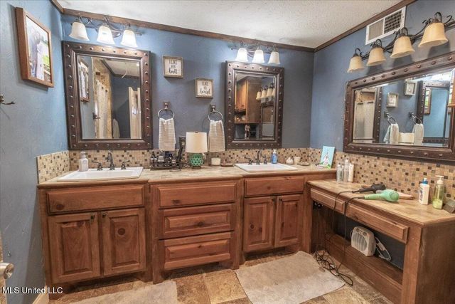 108 Wynndale Lake Road, Terry, MS 39170