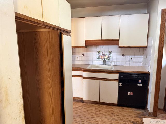 1176 Progress Avenue, Lincoln Park, MI 48146