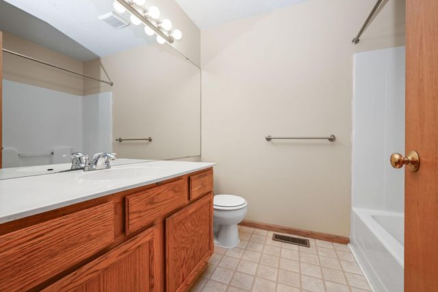 1883 121st Lane NW 911, Coon Rapids, MN 55448