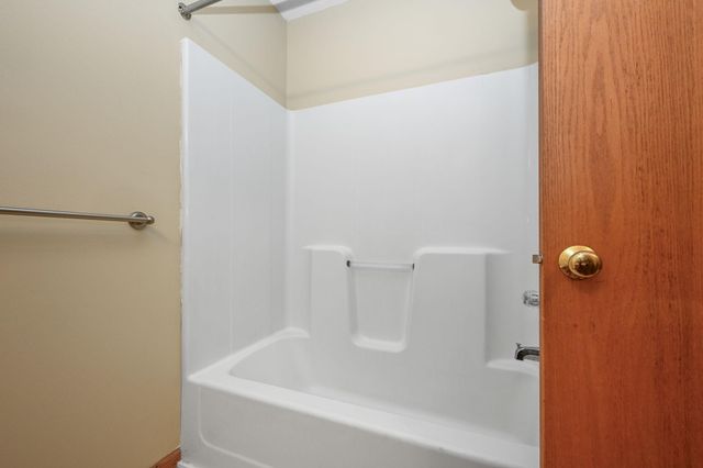 1883 121st Lane NW 911, Coon Rapids, MN 55448