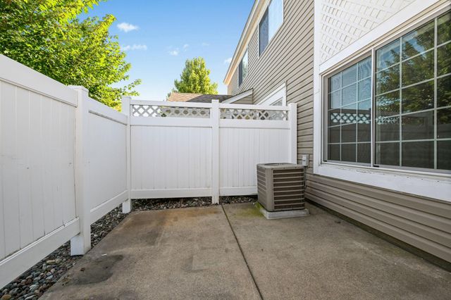 1883 121st Lane NW 911, Coon Rapids, MN 55448