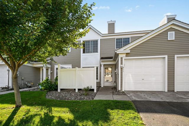 1883 121st Lane NW 911, Coon Rapids, MN 55448