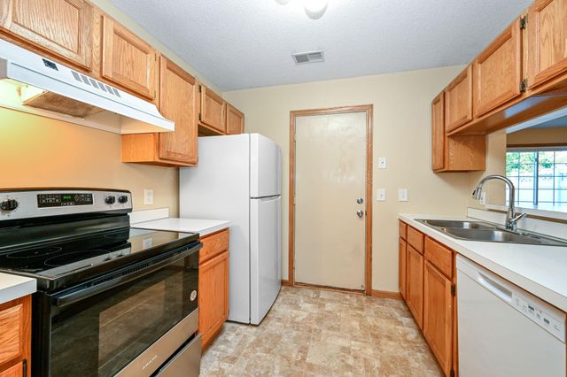 1883 121st Lane NW 911, Coon Rapids, MN 55448