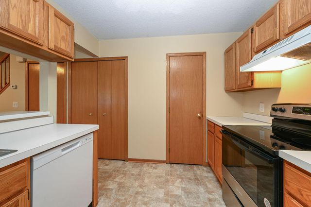 1883 121st Lane NW 911, Coon Rapids, MN 55448