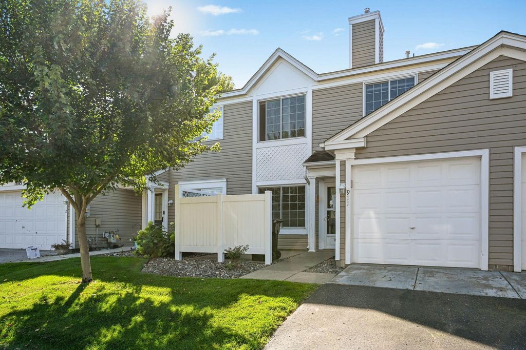 1883 121st Lane NW 911, Coon Rapids, MN 55448