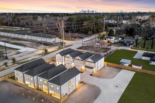 5915 Wheatley Hollow Lane, Houston, TX 77091