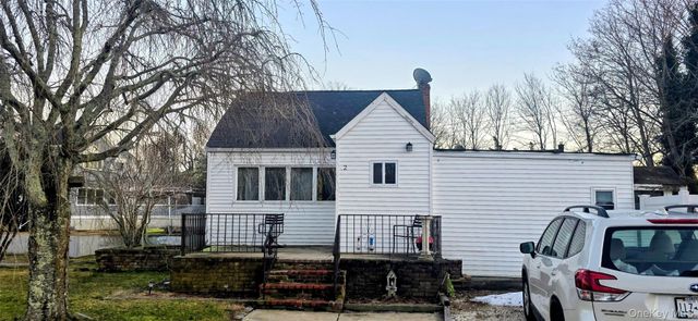 2 Ivy Road, Mastic Beach, NY 11951