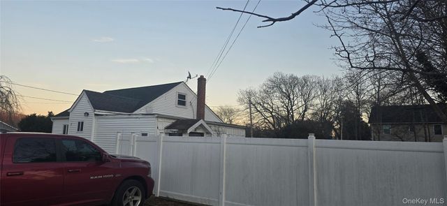 2 Ivy Road, Mastic Beach, NY 11951