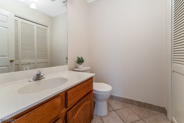 60 Phlox Ct, Readington Twp., NJ 08889