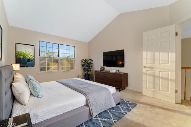 60 Phlox Ct, Readington Twp., NJ 08889