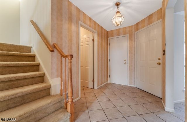 60 Phlox Ct, Readington Twp., NJ 08889