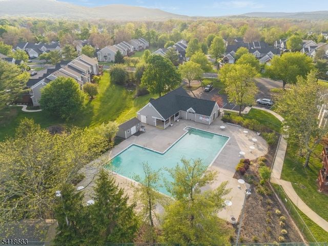 60 Phlox Ct, Readington Twp., NJ 08889