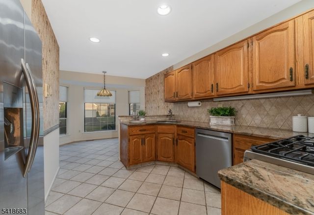 60 Phlox Ct, Readington Twp., NJ 08889