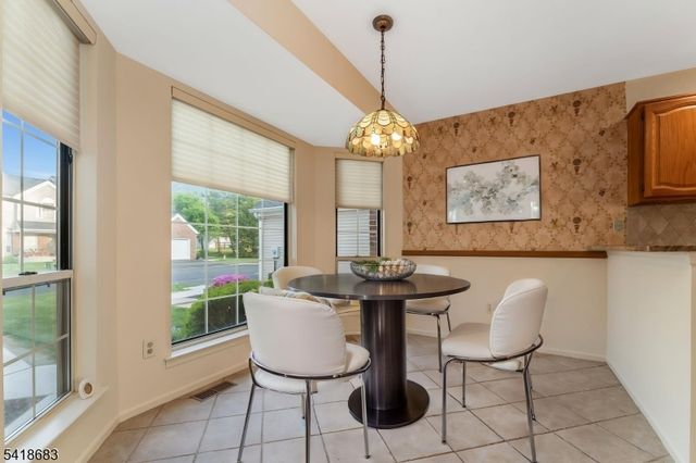 60 Phlox Ct, Readington Twp., NJ 08889