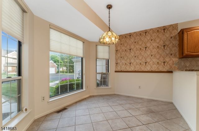 60 Phlox Ct, Readington Twp., NJ 08889