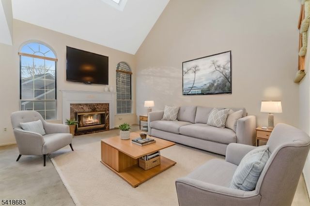 60 Phlox Ct, Readington Twp., NJ 08889