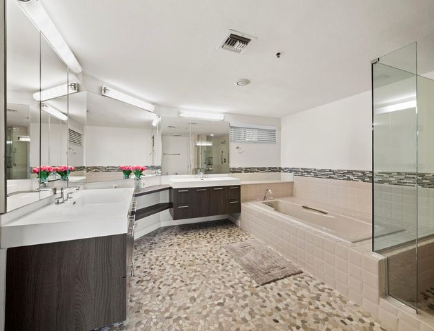 2110 HARBOURSIDE DRIVE 547, Longboat Key, FL 34228