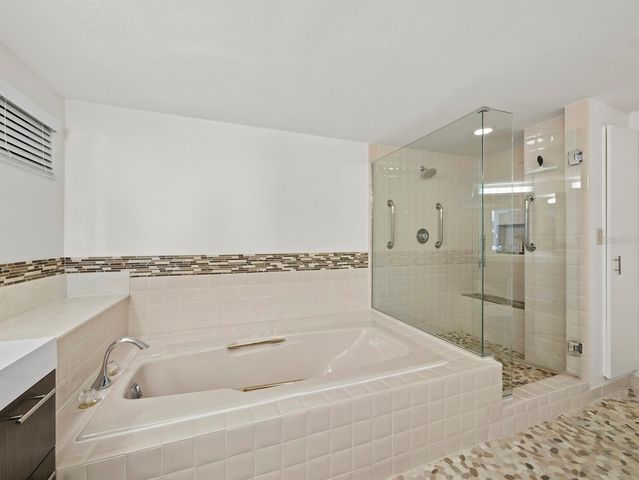 2110 HARBOURSIDE DRIVE 547, Longboat Key, FL 34228