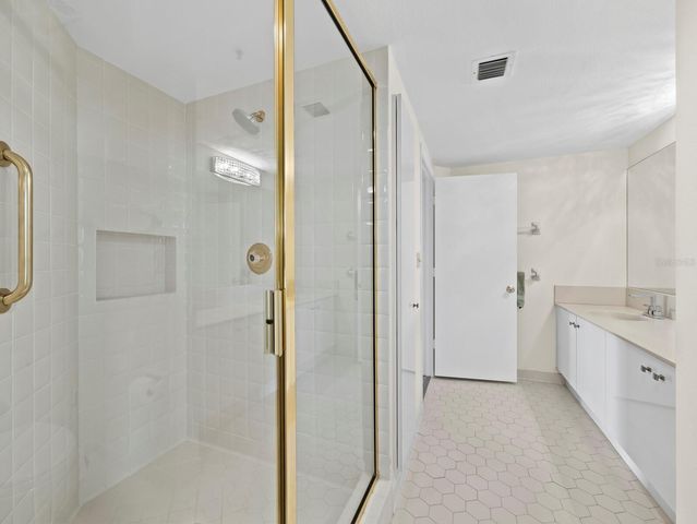 2110 HARBOURSIDE DRIVE 547, Longboat Key, FL 34228