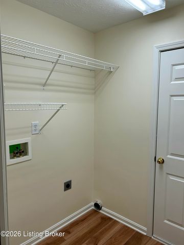 6821 Wynde Manor Dr, Louisville, KY 40228