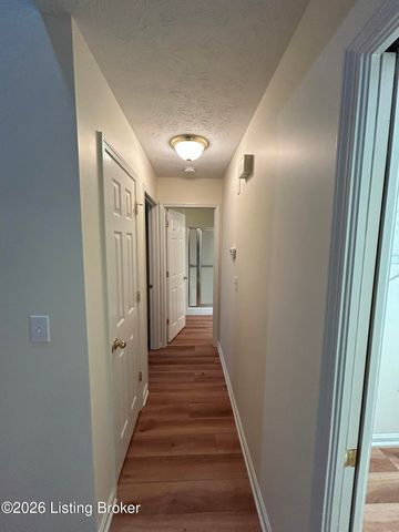 6821 Wynde Manor Dr, Louisville, KY 40228