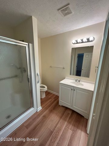 6821 Wynde Manor Dr, Louisville, KY 40228