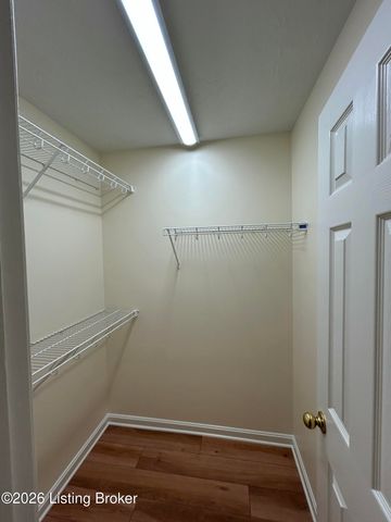 6821 Wynde Manor Dr, Louisville, KY 40228