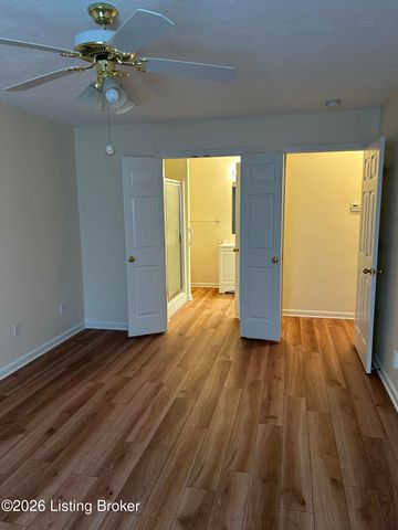 6821 Wynde Manor Dr, Louisville, KY 40228