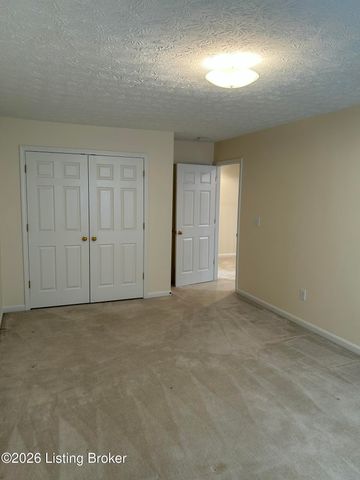 6821 Wynde Manor Dr, Louisville, KY 40228