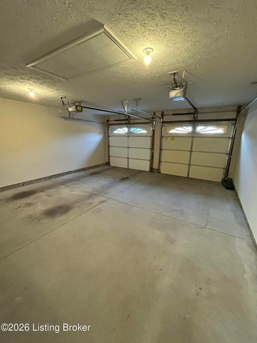 6821 Wynde Manor Dr, Louisville, KY 40228