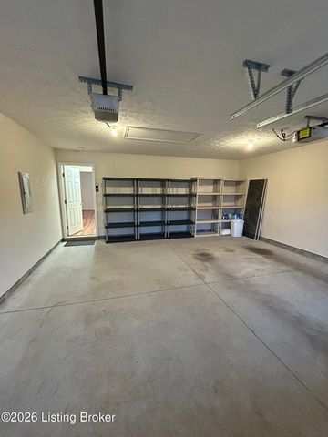 6821 Wynde Manor Dr, Louisville, KY 40228