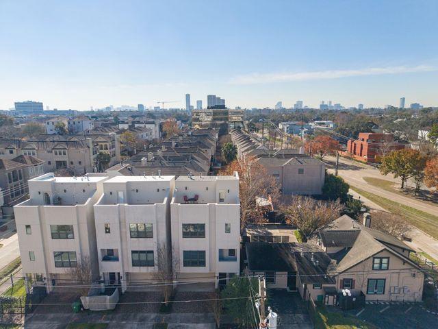 5911 Rose Street, Houston, TX 77007