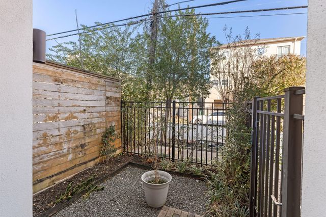 5911 Rose Street, Houston, TX 77007