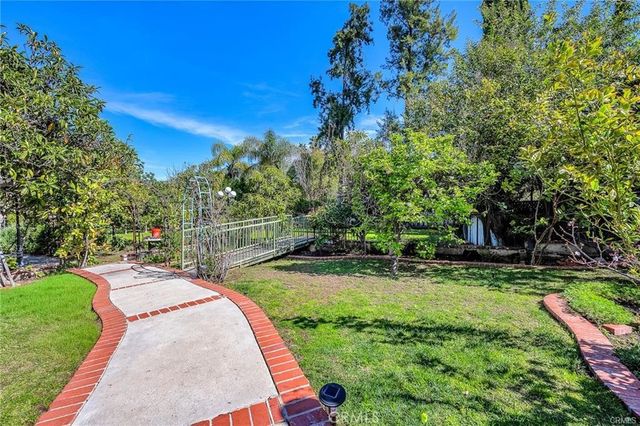 18423 Linnet, Tarzana, CA 91356