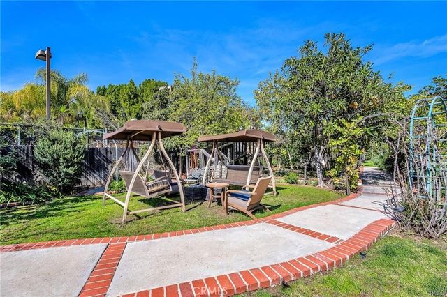 18423 Linnet, Tarzana, CA 91356