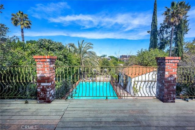 18423 Linnet, Tarzana, CA 91356