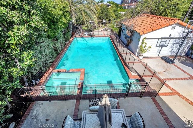 18423 Linnet, Tarzana, CA 91356