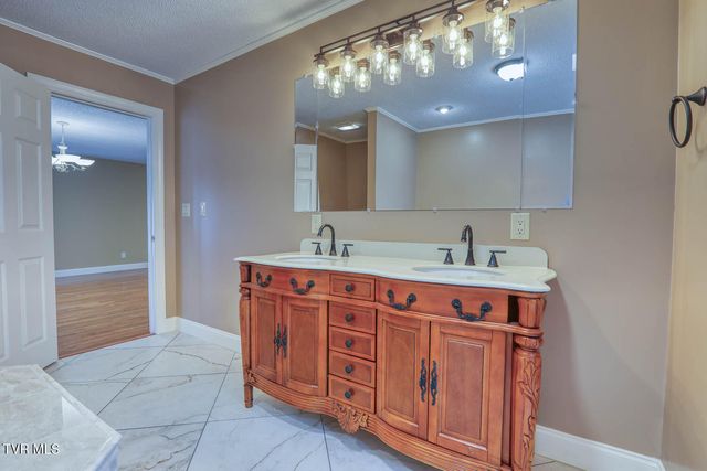 166 Clarksdale Circle, Rogersville, TN 37857