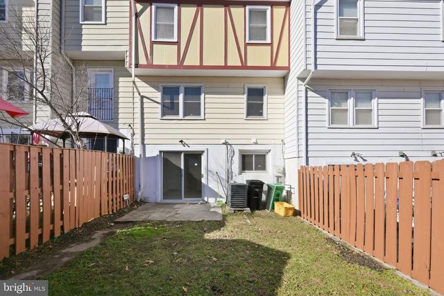 4044 HANSON OAKS DR, Hyattsville, MD 20784