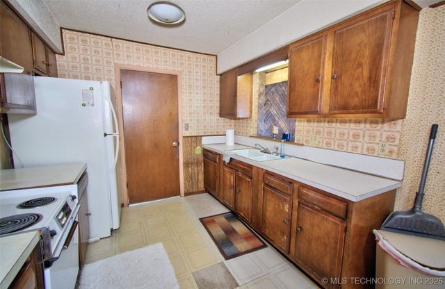 1234 S 31st Street W, Muskogee, OK 74401