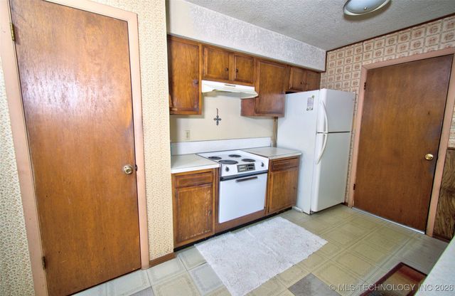 1234 S 31st Street W, Muskogee, OK 74401