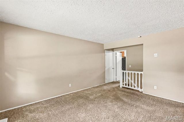 6720 Foxbend Court, Florissant, MO 63033