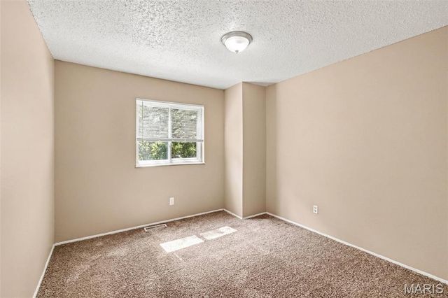 6720 Foxbend Court, Florissant, MO 63033