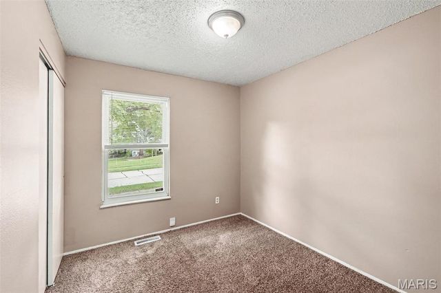 6720 Foxbend Court, Florissant, MO 63033