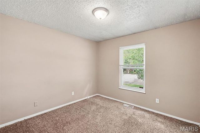 6720 Foxbend Court, Florissant, MO 63033