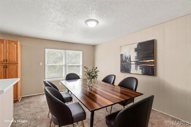 6720 Foxbend Court, Florissant, MO 63033